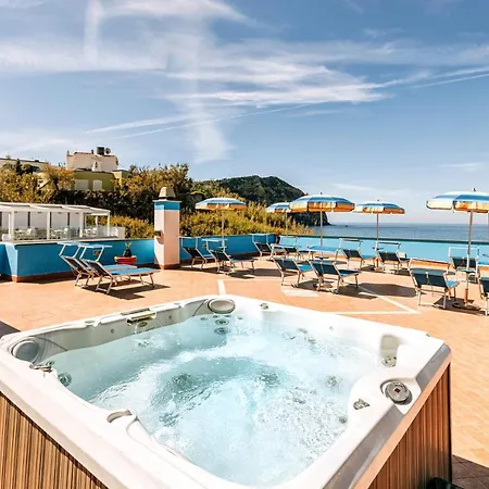 Cava Dell'isola Hotel 3*