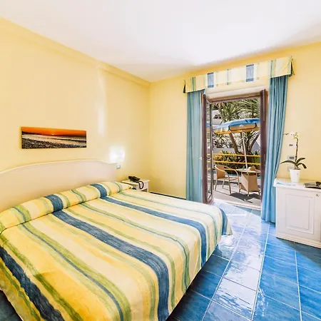 Hotel Cava Dell'isola 3*