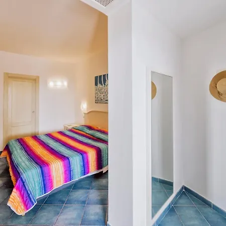 Cava Dell'isola Hotel 3*