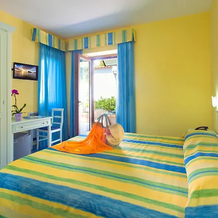 Cava Dell'isola Hotel 3*