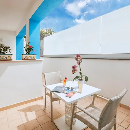 Cava Dell'isola Hotel 3*