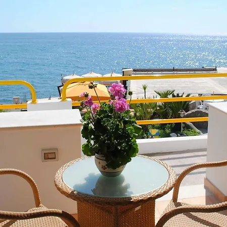 Hotel Cava Dell'isola 3*