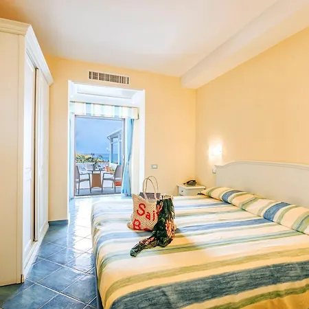 Отель Cava Dell'isola Форио