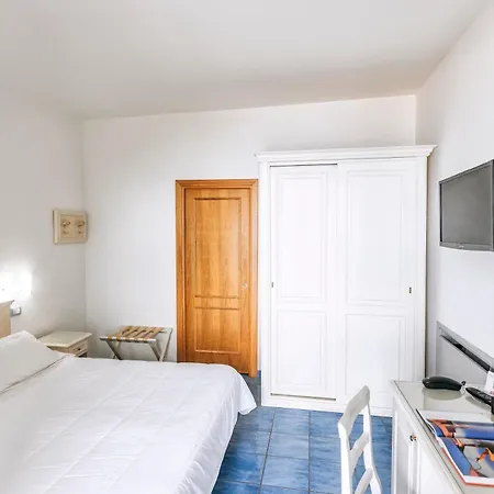 Cava Dell'isola 3*