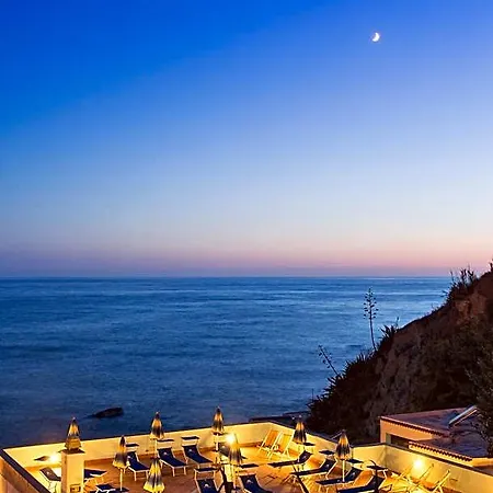 Cava Dell'isola 3*