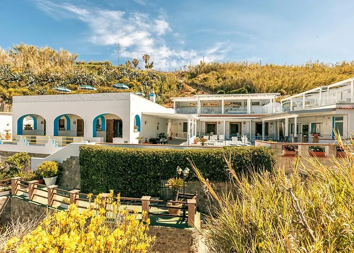 Cava Dell'isola Szálloda