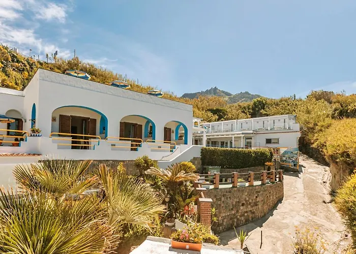 Cava Dell'isola Szálloda