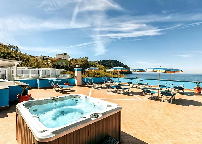 Cava Dell'isola Szálloda 3*