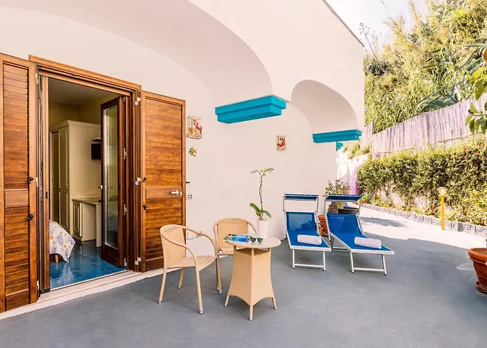 Cava Dell'isola Szálloda