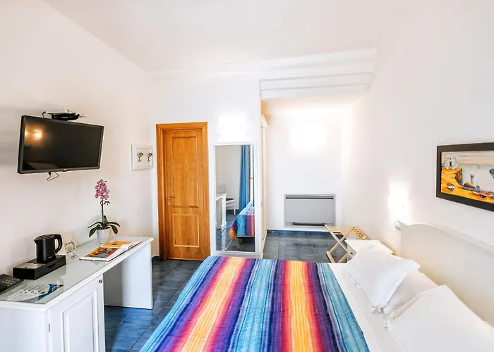 Cava Dell'isola Szálloda 3*