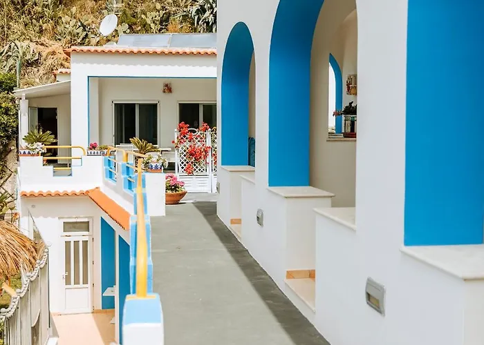 Cava Dell'isola Szálloda