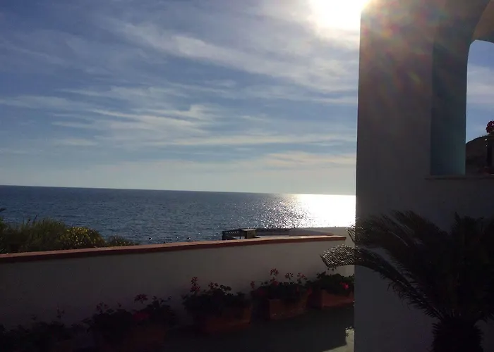 Cava Dell'isola Szálloda