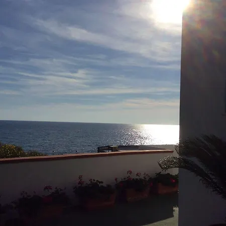 Cava Dell'isola ホテル